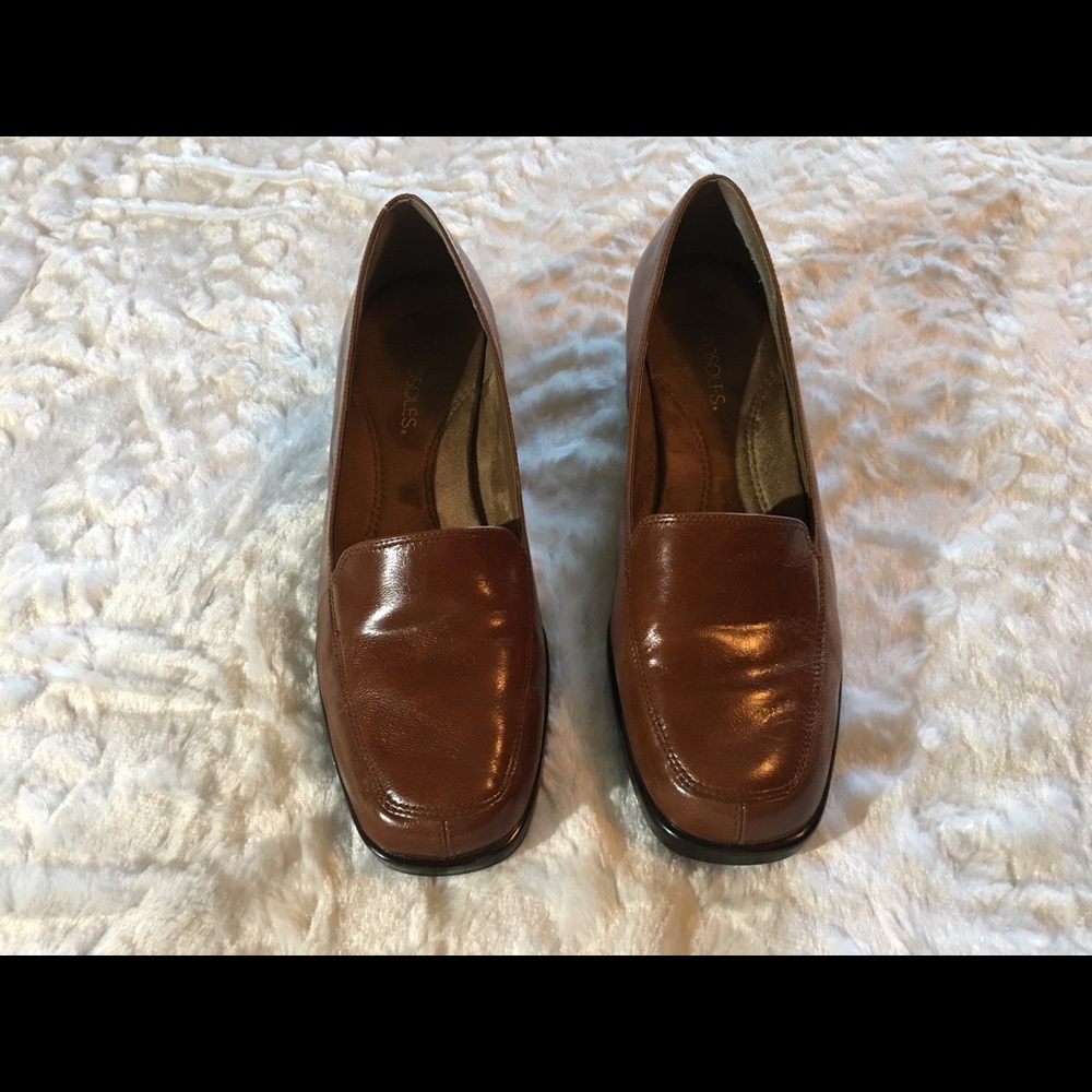 Sz 10 Aerosoles dark tan loafers